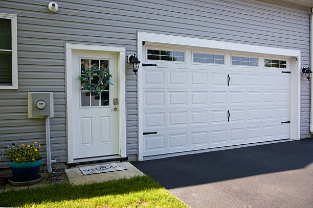 24/7 Emergency Garage Door Panel Replacement experts in Trappe, MD